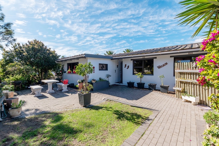 3 Bedroom Property for Sale in Middedorp Western Cape